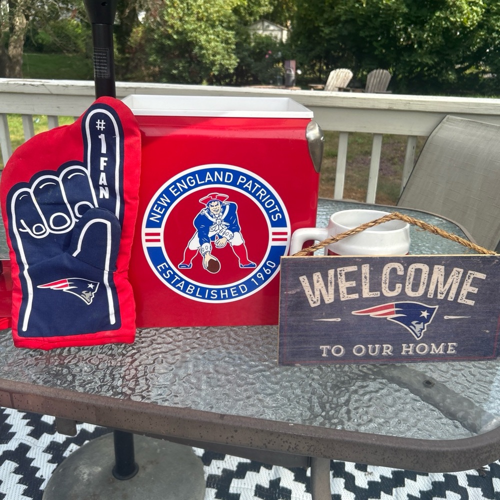 Vintage The Memory Company Officially Licensed NFL New England Patriots Cooler